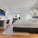 Flatista Homes - Luise * Munich